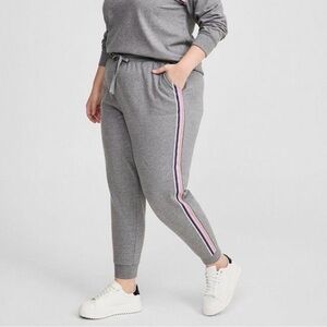 Torrid Super Soft Mid Rise Gray Fleece Joggers Size 4 (26)